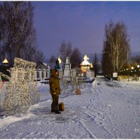 Оформление Ледового городка идет полным ходом. :: Михаил. 