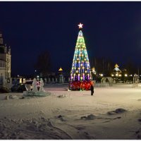 Вечерний ледовый городок. :: Михаил. 