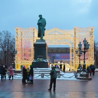 Новогодняя Москва. Пушкинская площадь. :: Наташа *****