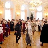 Старинный костюмированный танец в Несвижском замке :: Александр Рябчиков