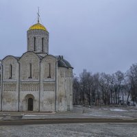 Дмитриевский собор февральским днем :: Сергей Цветков