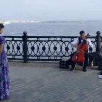 На набережной Амура :: Сергей Швечков На набережной Амура :: Сергей Швечков