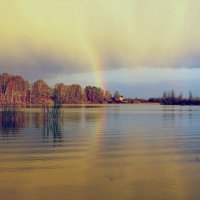 Отражение радуги в воде :: Сергей Швечков