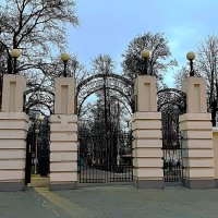 Вход в Городской Сад :: Olga Oskolkova Вход в Городской Сад :: Olga Oskolkova