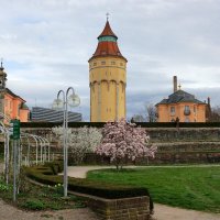 Гуляет март по городу :: Юрий. Шмаков