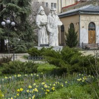 Памятник братьям  Айвазовским :: Валентин Семчишин