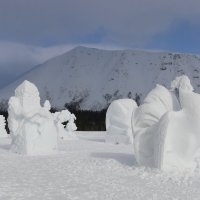 Среди снежных скульптур :: Ольга 