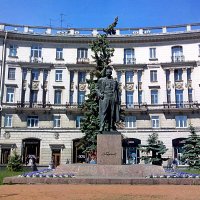 памятник Максиму Горькому :: Сергей Швечков