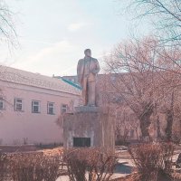 Статуя Ленина в сквере. :: Игорь Солдаткин