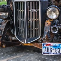 Симпатичный форд в Екатерининском парке :: Коля Лукашов