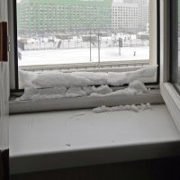 Заглянула зима в окошко в апреле :: Валерий Иванович Заглянула зима в окошко в апреле :: Валерий Иванович