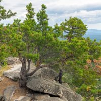 Скалы на вершине горы Заозерная. г. Миасс, озеро Тургояк. :: Алексей Трухин