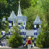 Детская площадка в Крымрозе :: Валентин Семчишин