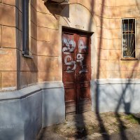 Старый подъезд :: Александр Синдерёв
