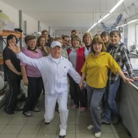 Принимаю поздравления в рабочем коллективе :: Сергей Цветков Принимаю поздравления в рабочем коллективе :: Сергей Цветков