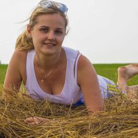 Деревенская девушка красавица :: Ksenia Kirsanova 