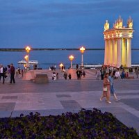 Вечер на набережной. :: Виктор Котов
