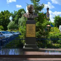 Чебоксары. Памятник Сергею Павловичу Королёву. :: Пётр Чернега