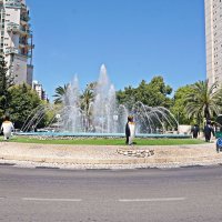 площадь с фонтаном :: Александр Корчемный