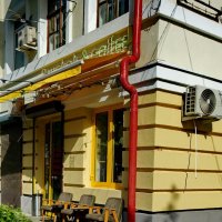 И дома бывают разными... :: Николай Саржанов