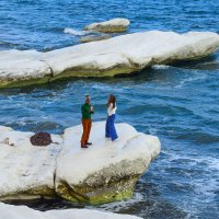 Люди, скалы, море :: Oleg4618 Шутченко