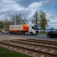 Белый грузовик Volvo :: Александр Синдерёв
