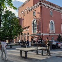 У Дома Офицеров на Проспекте Революции :: Татьяна Машошина