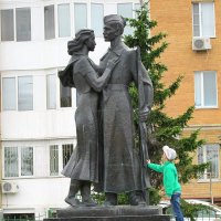 Памятник учащимся школ города Тюмени, не вернувшимся с войны :: Любовь Сахарова