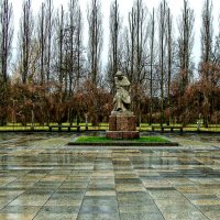 Скорбящая Родина - мать :: Александр Ковальчук