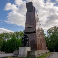 Трептов парк в Берлине... :: Николай Гирш