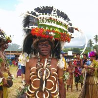 Дерзкий и харизматичный мужчина с барабаном и с клыками, бывший людоед. :: unix (Илья Утропов)
