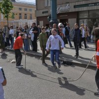 "И с разбега, и на месте, и двумя ногами вместе..." :: Татьяна Машошина