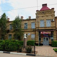 Школа №1 г.Благодарного Ставропольского края где училась Е.Д.Бершанская :: Evgeny Mameev