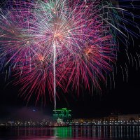 празднечный салют :: Denis Doroshenko