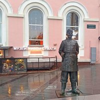 Нижегородский городовой дождливым майским днём :: svk *