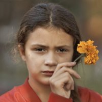 Вика и цветок. :: Алексей Хаустов