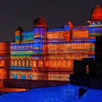 Освещение прекрасно подчеркивает роспись форта :: Георгий А