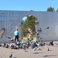 Столпотворение у входа в парк. :: Андрей Катков