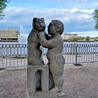 Современная скульптура Выборга "Мальчик с кошкой". :: Лия ☼ Современная скульптура Выборга "Мальчик с кошкой". :: Лия ☼