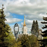 Павильон №1 «Центральный» виден издалека. :: Татьяна Помогалова