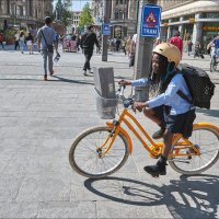 Из Антверпенских зарисовок. После школы- домой! :: Валерий Готлиб Из Антверпенских зарисовок. После школы- домой! :: Валерий Готлиб