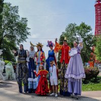 Парк "Алые паруса" уличные театры :: Татьяна Машошина