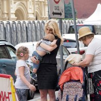 мама и дети :: Олег Лукьянов мама и дети :: Олег Лукьянов