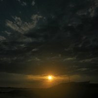 Закат у моря :: М С