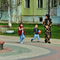 Июль...Мусульманская семья! :: Владимир 