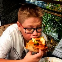 БОЛЬШОМУ КУСКУ РОТ РАДУЕТСЯ :: Анатолий Малобродский БОЛЬШОМУ КУСКУ РОТ РАДУЕТСЯ :: Анатолий Малобродский