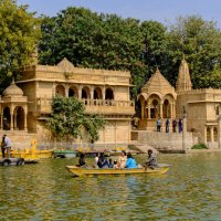 храм наберегу озера Гадисар :: Георгий А