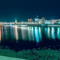 Ночная городская река :: Soaring Man Владимир