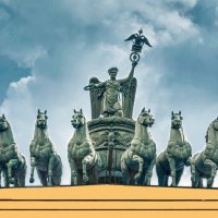 Санкт-Петербург, Дворцовая площадь. Колесница императора-триумфатора на Арке Главного Штаба :: Стальбаум Юрий Санкт-Петербург, Дворцовая площадь. Колесница императора-триумфатора на Арке Главного Штаба :: Стальбаум Юрий