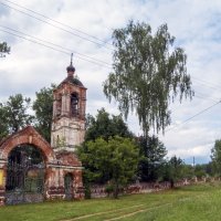 Проезжая мимо храма :: Сергей Цветков